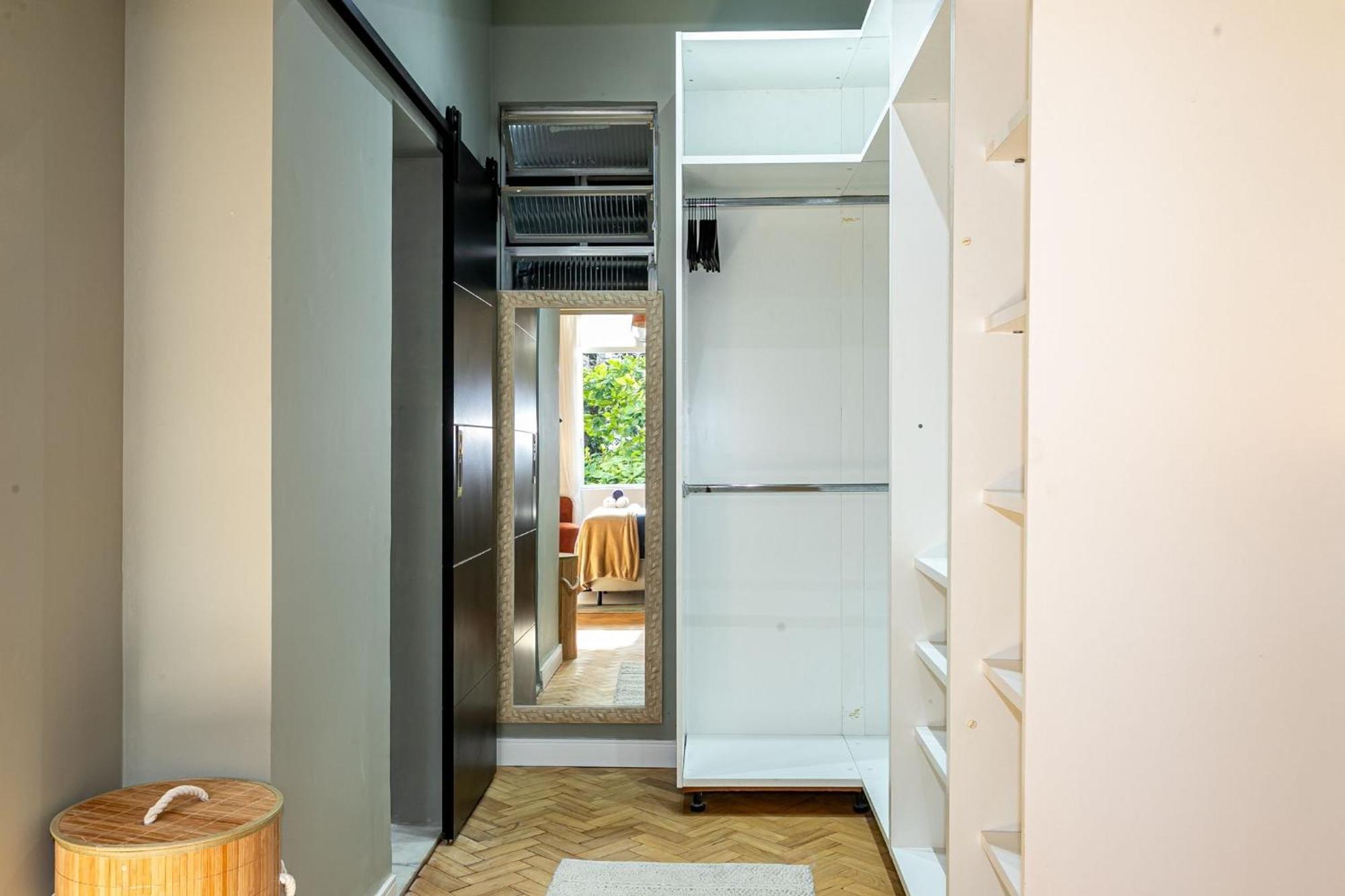 Apartamento Recem Decorado 2qts A 150m Da | Gc 50/101 *