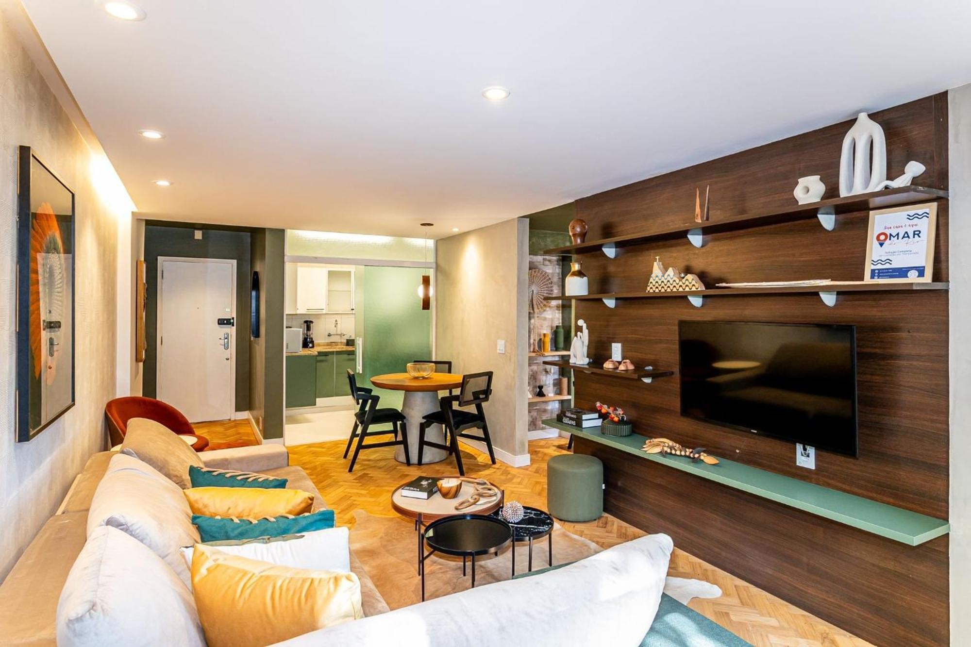 Apartamento Recem Decorado 2qts A 150m Da | Gc 50/101 *